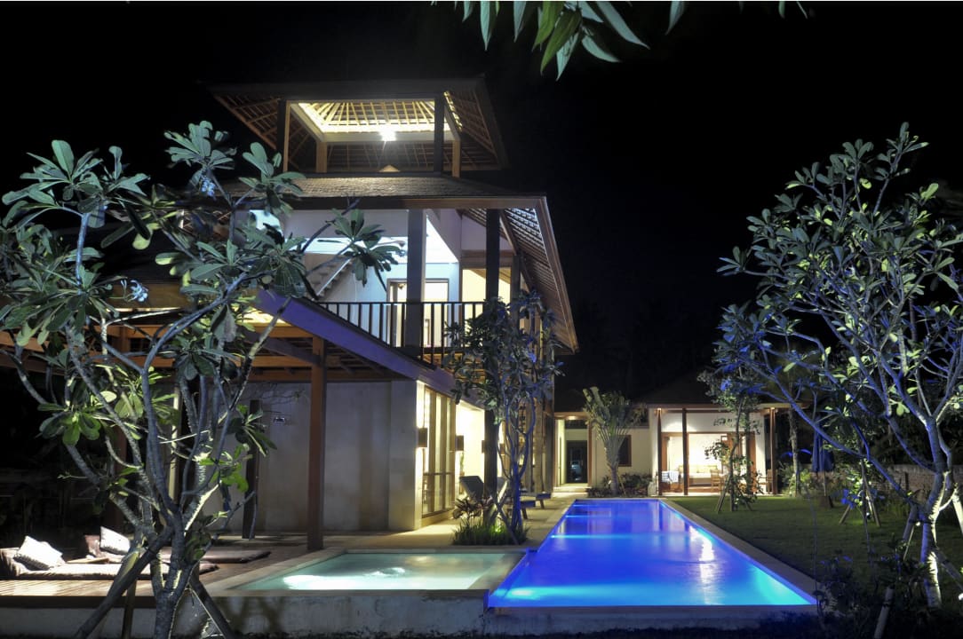Rumah Isah am Abend Nusa Indah Bungalows & Villa