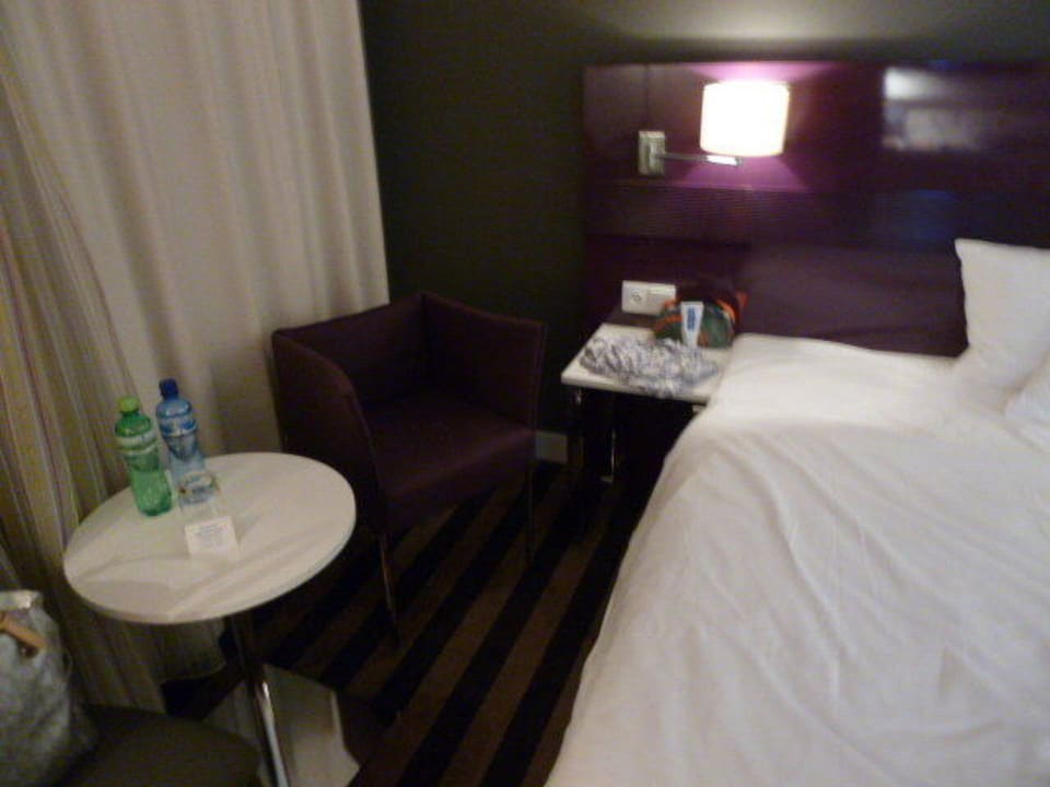 Wenig Platz rechts u. links Park Inn by Radisson Katowice