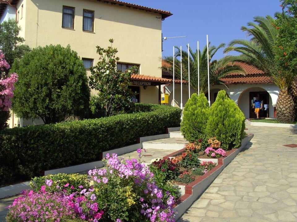 Weg zur Rezeption und zum Restaurant Blue Dolphin Resort Hotel