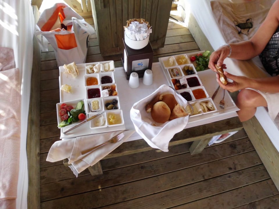 Frühstück im Pavillon Crystal Flora Pearl Collection