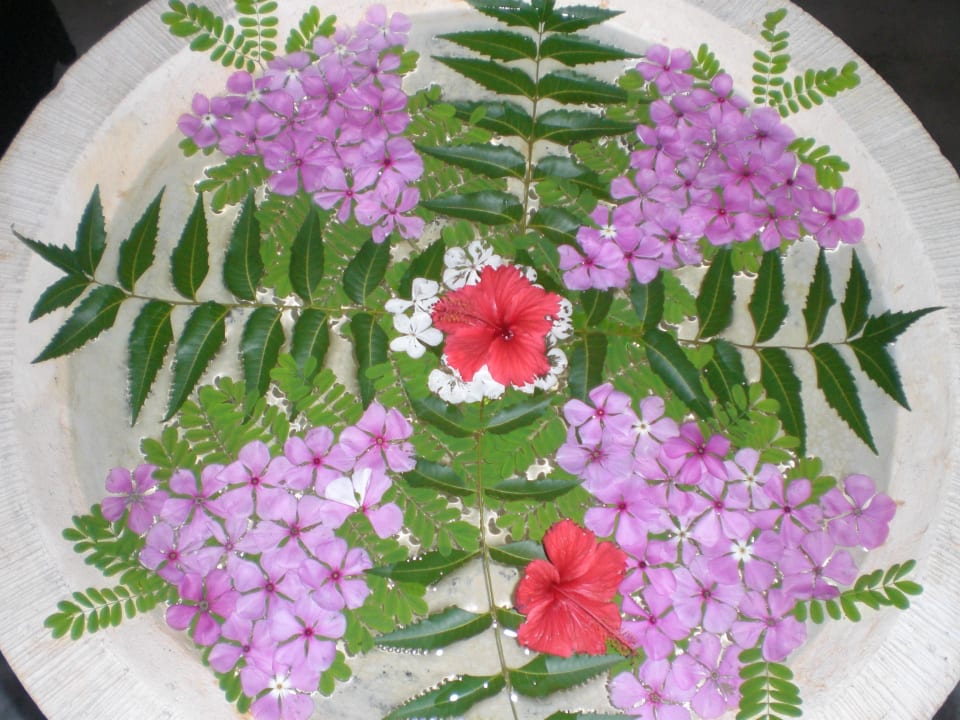 Blumen-Deko im Spa ROBINSON MALDIVES