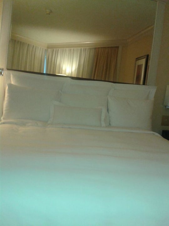 Bed JW Marriott Hotel HongKong