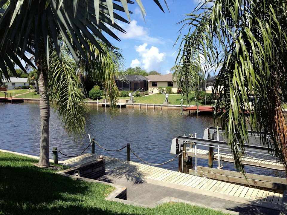 The Illoura Bootdock mit Lift direkt/Rubikon Kanal Loft-Stil Villa The Illoura