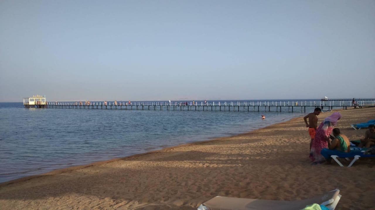 Strand mit Blick auf den Badesteg Rixos Sharm El Sheikh Adults Only 18 +