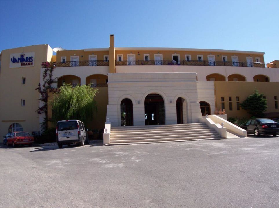 Eingang des Hotels Vantaris Luxury Beach Resort