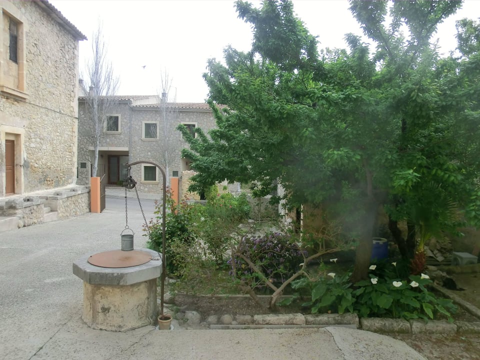 Im Can Riera, vorn zur Straße Hotel Can Riera