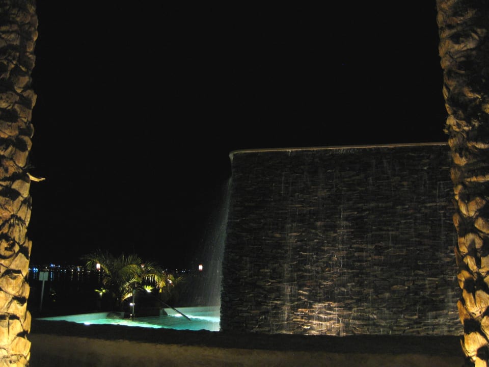 Überlaufpool bei Nacht Makadi Spa - Adults only
