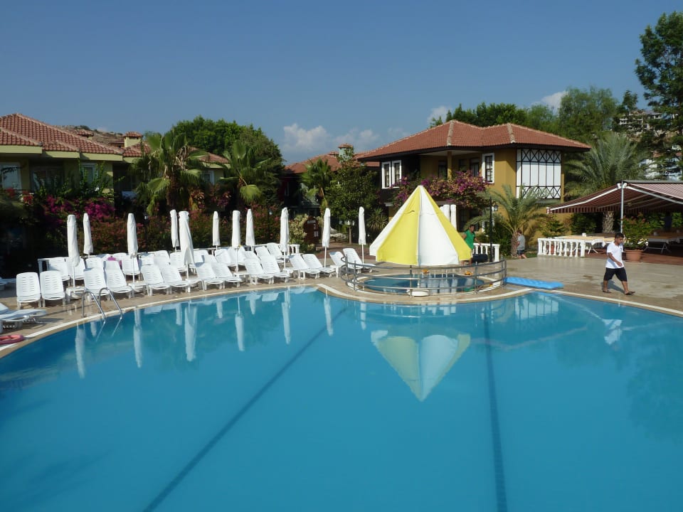 Der andere zweite Pool ohne Rutsche Club Dizalya