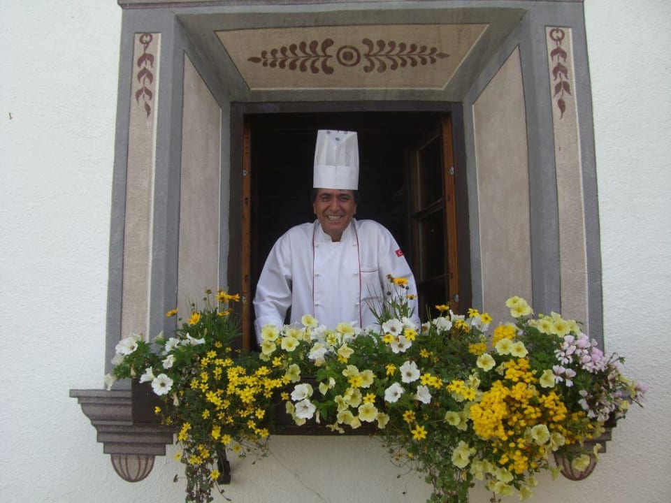 Koch als Blumenpfleger Hotel Schwarzer Adler