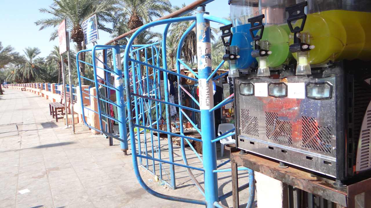 Wejście na publiczną plażę Hotel Crystal