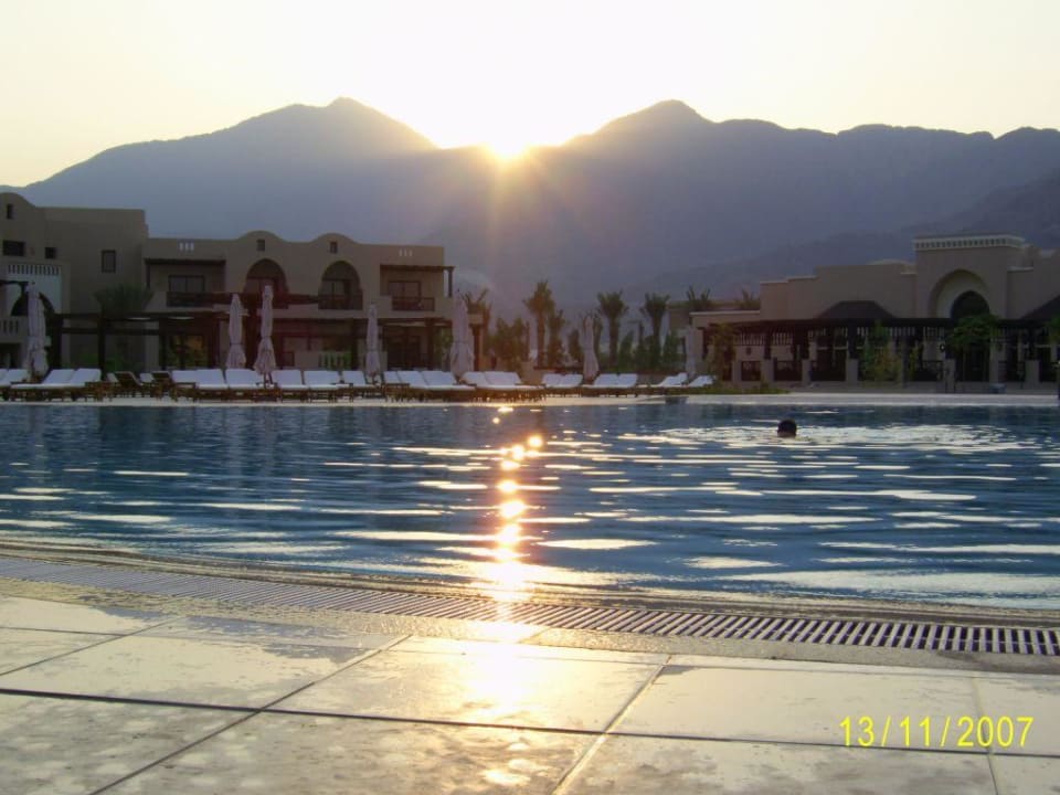 Sonnenuntergang Miramar Al Aqah Beach Resort