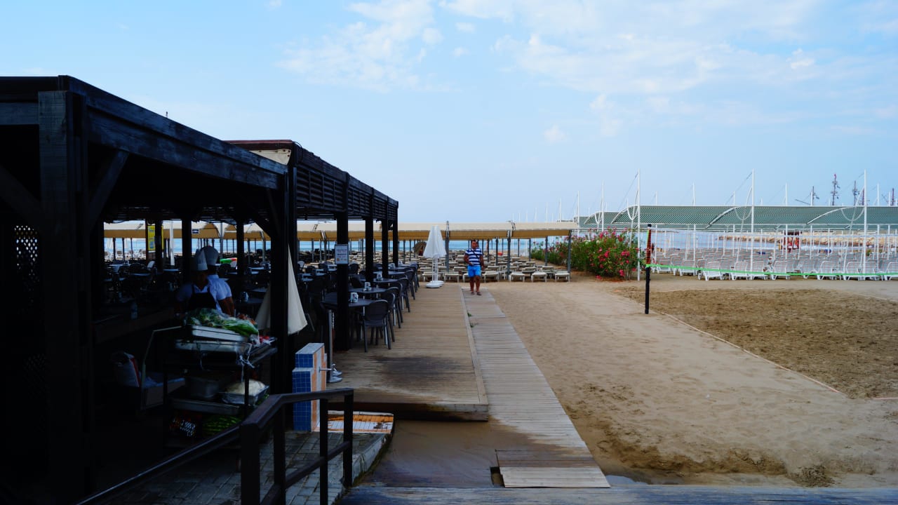 Strandbar links Aydinbey Kings Palace & Spa
