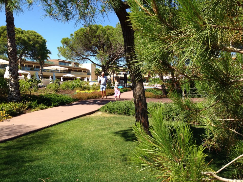 Blick auf Poolbar Hotel Epic Sana Algarve
