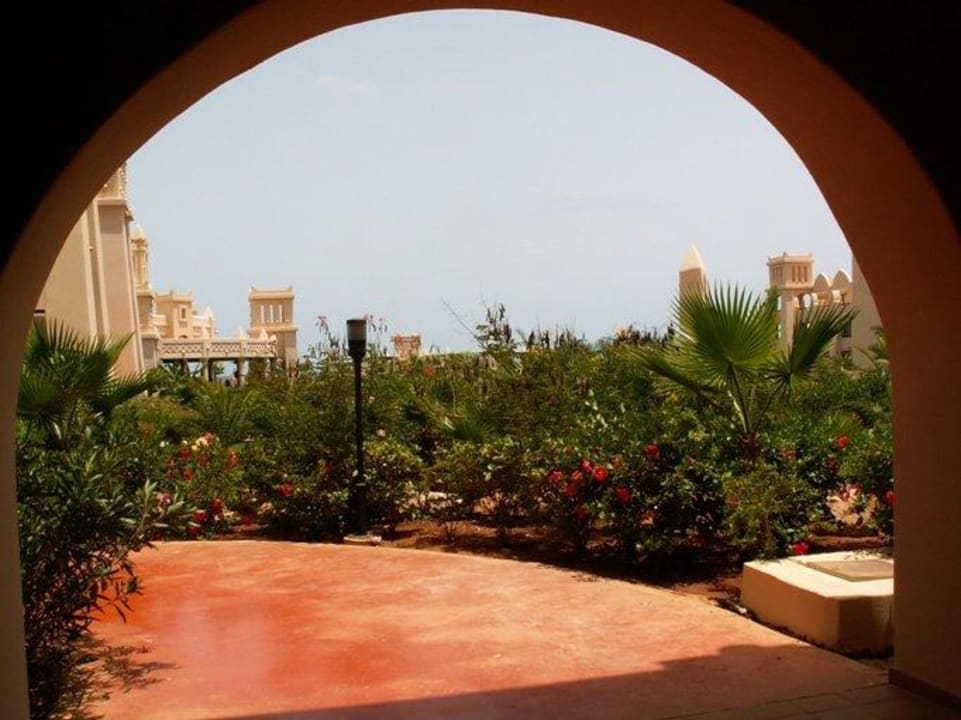 Einer der Wege zum Poolrestaurant Hotel Riu Touareg