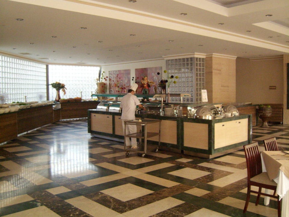 Warmes Büffet Nerton Hotel - Erwachsenenhotel ab 16 Jahren