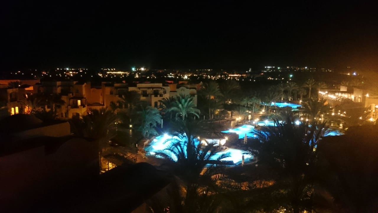 Blick nach Süden vom Turm aus Steigenberger Coraya Beach - Adults only