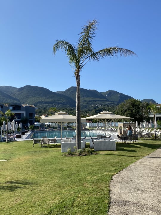 Gartenanlage Acharavi Beach Hotel