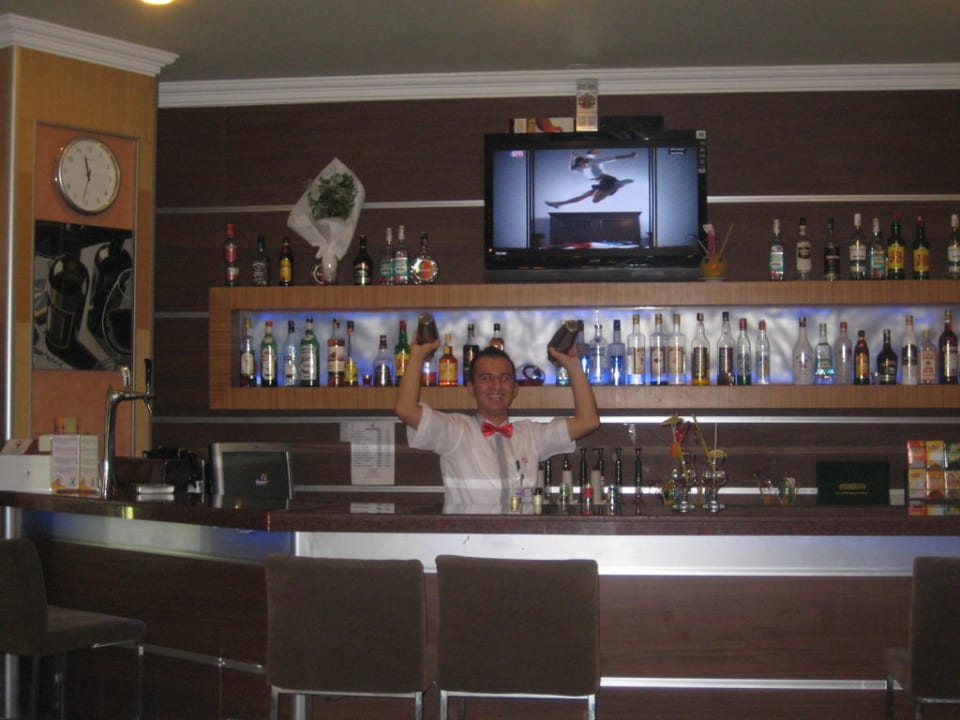 Unser sehr freundlicher Barkeeper Hane Family Resort