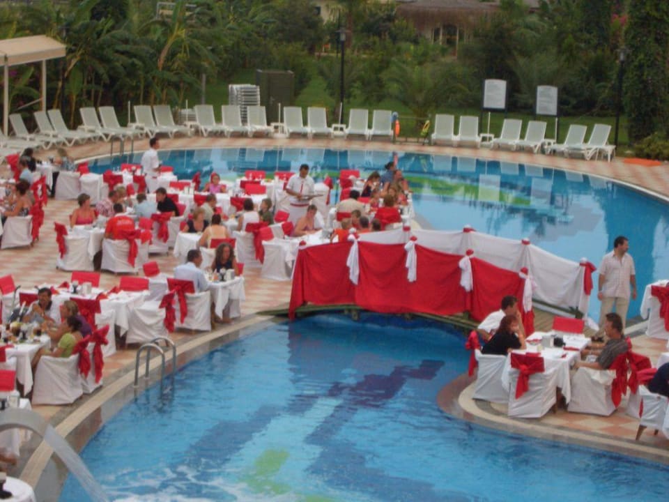 Abendessen am pool Belek Beach Resort Hotel
