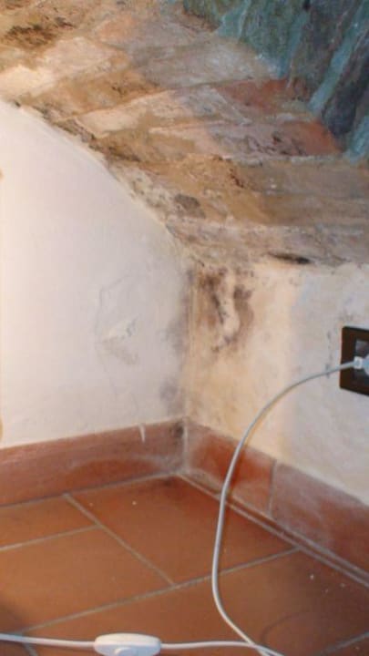 Schimmel im Schlafzimmer Hotel Antico Borgo San Lorenzo