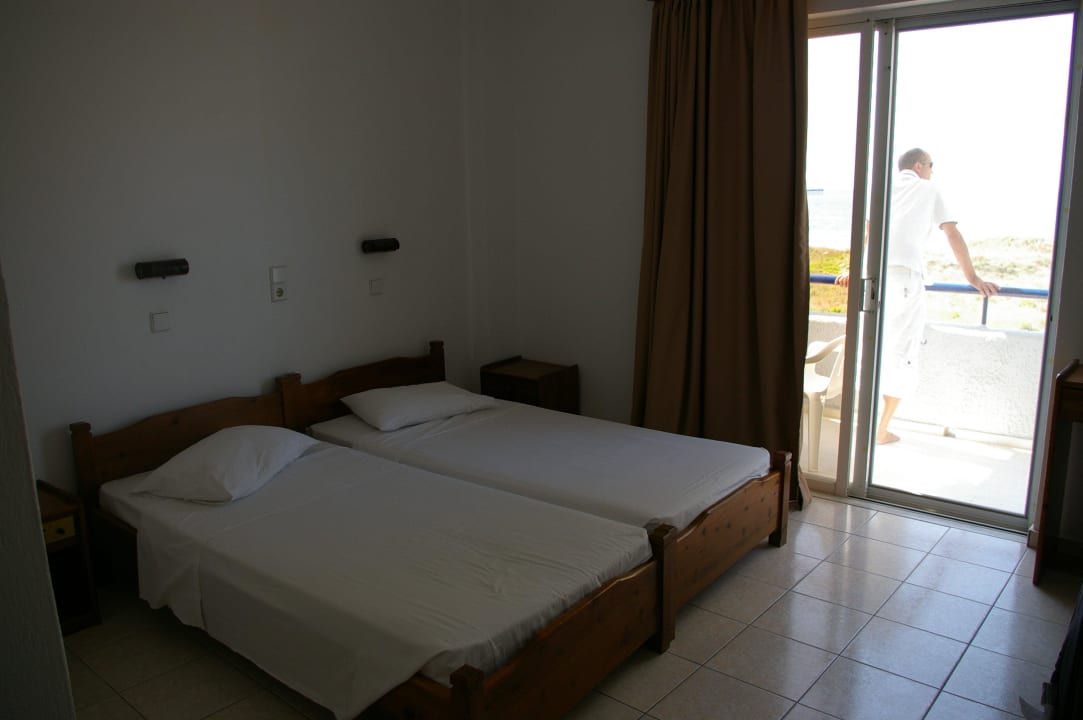 Unser Bett, wie im Katalog Costa Angela Seaside Resort
