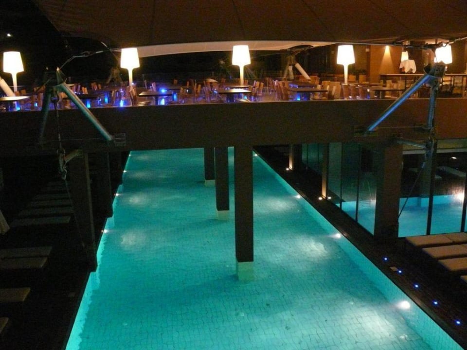 Blick auf das Restaurant und den Ruhepool Atlantica Mikri Poli Crete