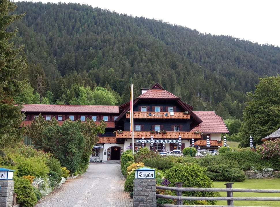 Außenansicht Seehotel Enzian