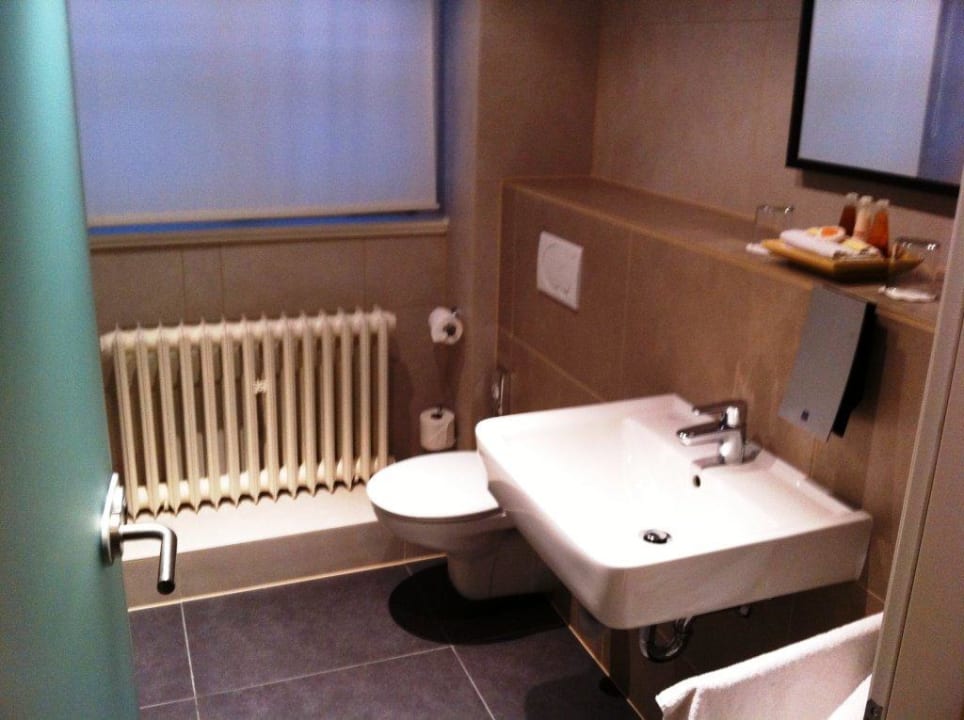 Bad Zimmer 145 Hotel Mannheimer Hof - Leonardo Limited Edition