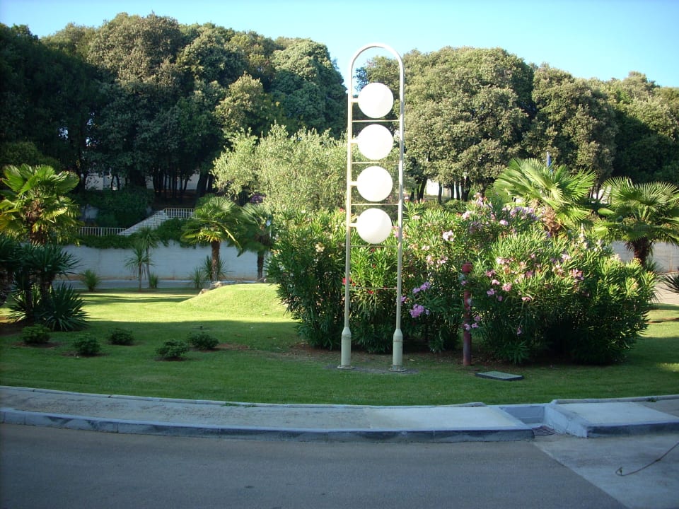 Vor dem Hotel Valamar Parentino Hotel