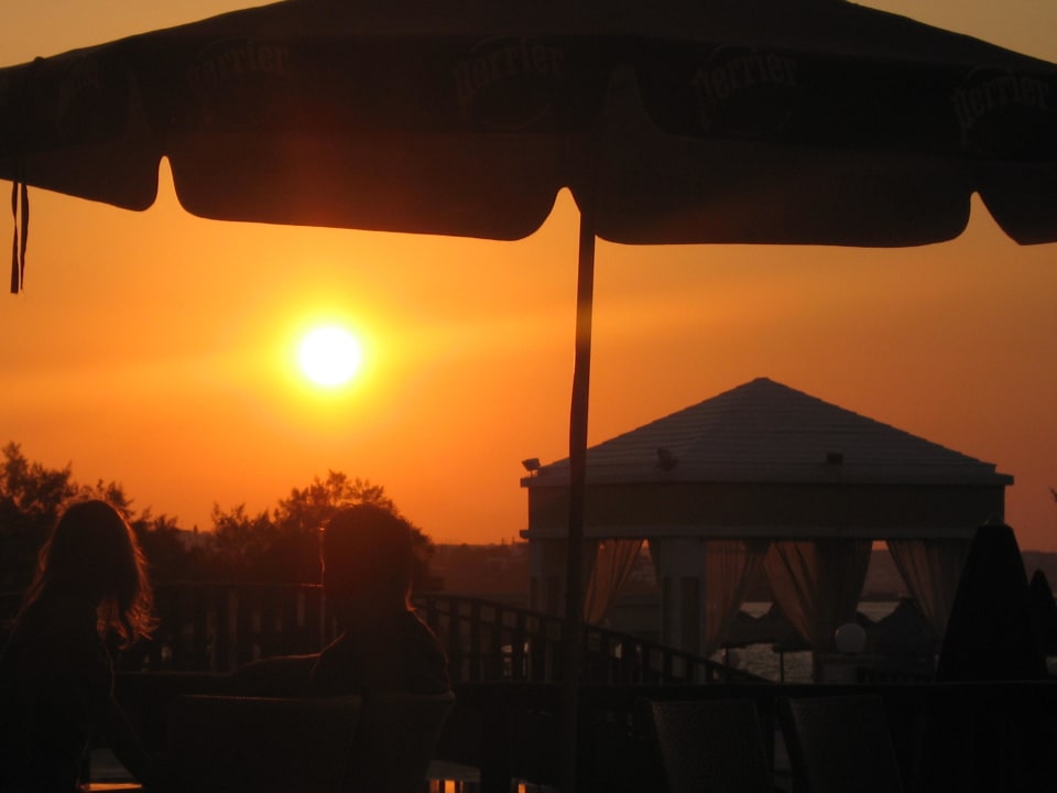 Sonnenntergang Alexander Beach Hotel & Village Resort
