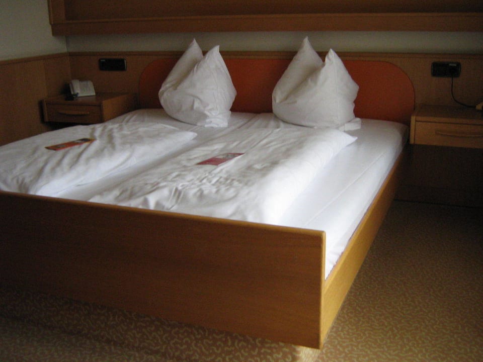 Einrichtung Standard-Doppelzimmer SAVOY Hotel Bad Mergentheim