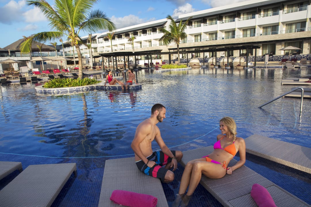 Pool Royalton CHIC Punta Cana