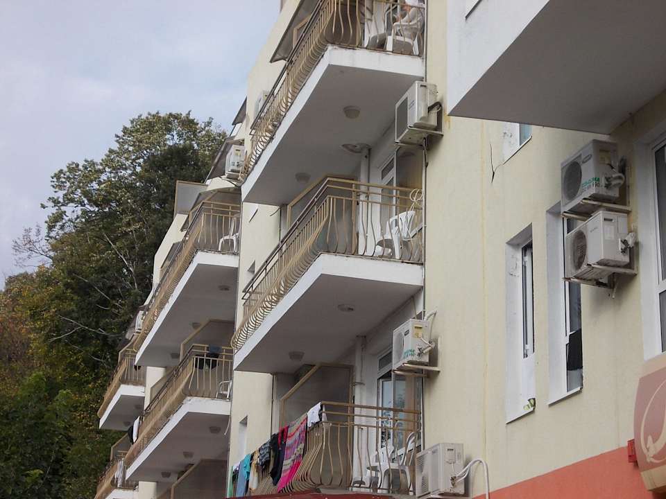 Strona południowa hotelu Hotel Zlaten Rog/ Golden Horn