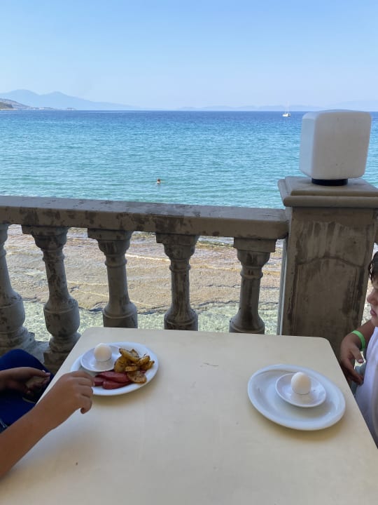 Gastro Tusan Beach Resort