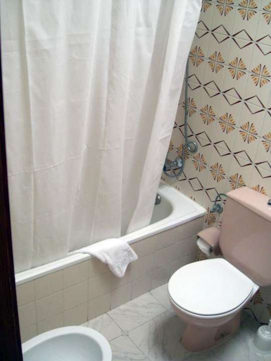 Toilette HL Miraflor Suites Hotel