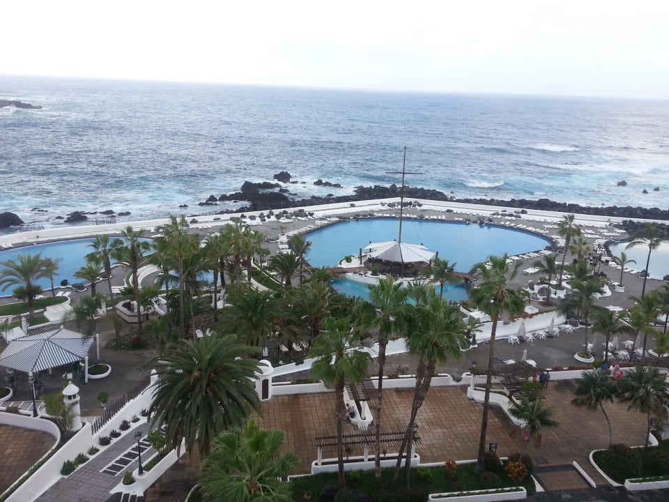 Blick vom Dach auf das Meerwasserbad Hotel ValleMar
