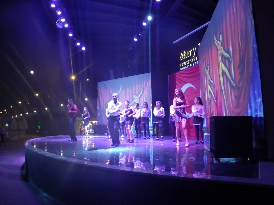 Abendshow Mary Hotel Side