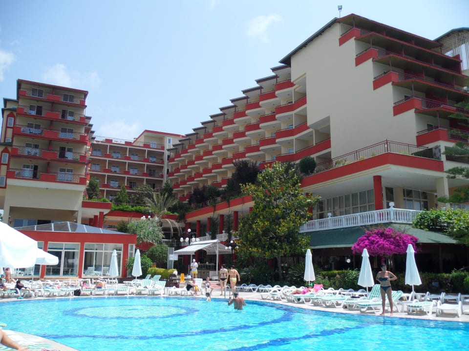 Наш отель Holiday Park Resort