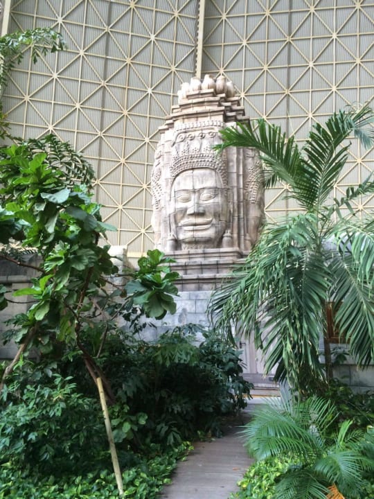 Statue Tropical Islands Resort