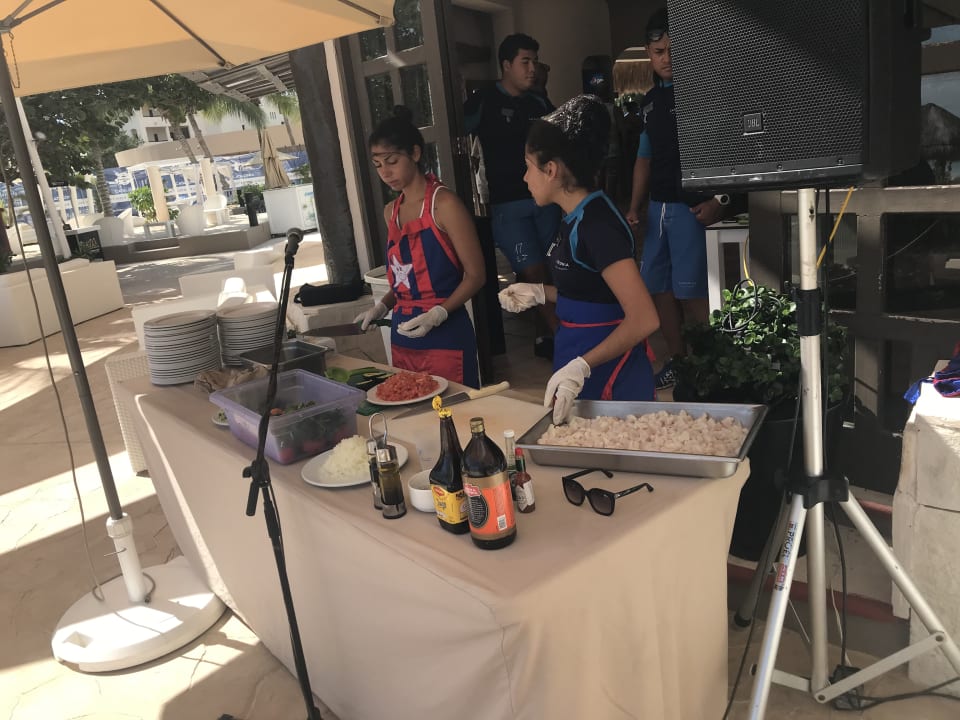 Zubereitung von Ceviche Catalonia Playa Maroma