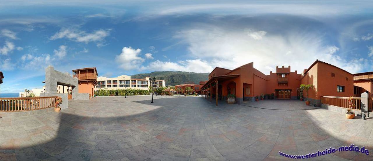 Platz vor den Restaurants La Palma Princess