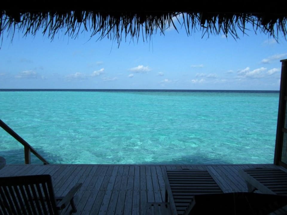 Ausblick von unserem Zimmer Veligandu Maldives Resort Island