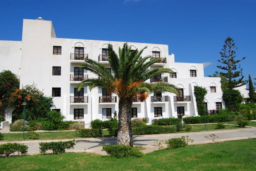 Vorderansicht des Hotels TUI BLUE Oceanis Beach and Spa Resort