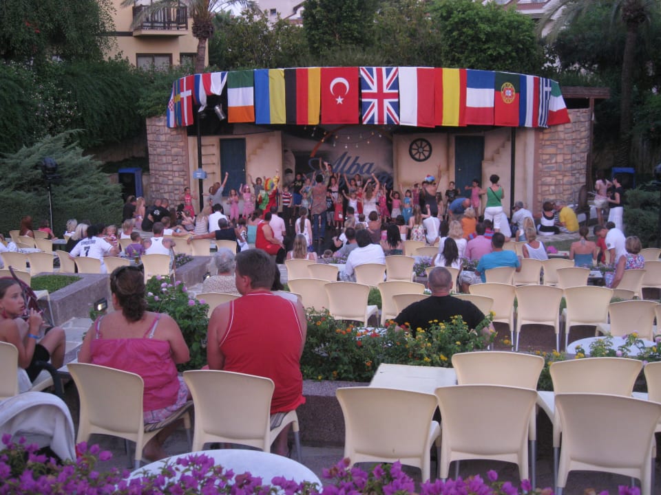 Jeden Abend Programm Alba Resort Hotel