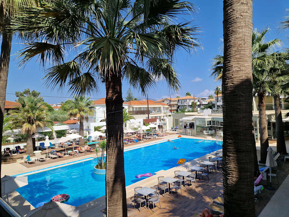 Pool Cameo Beach Resort