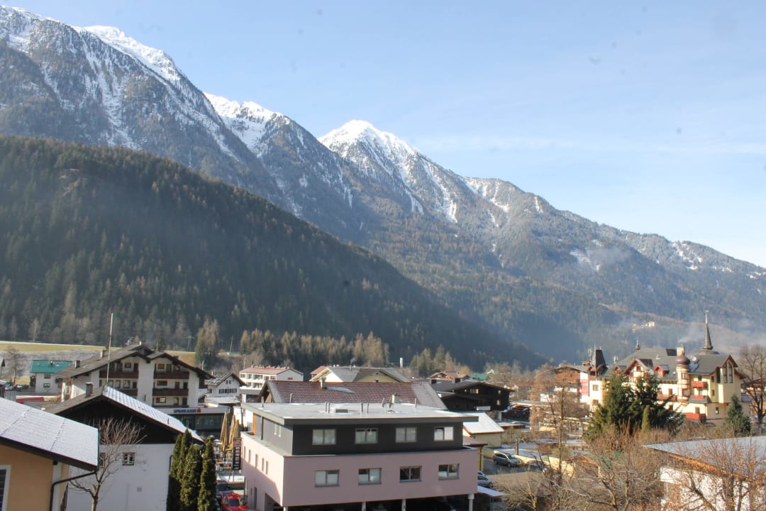 Ausblick vom Balkon 1. Etage Alpenhotel Oetz