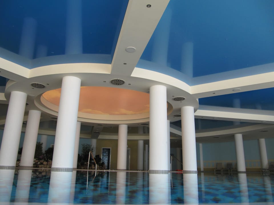 Indoor-Pool SPA La Marquise Luxury Resort Complex