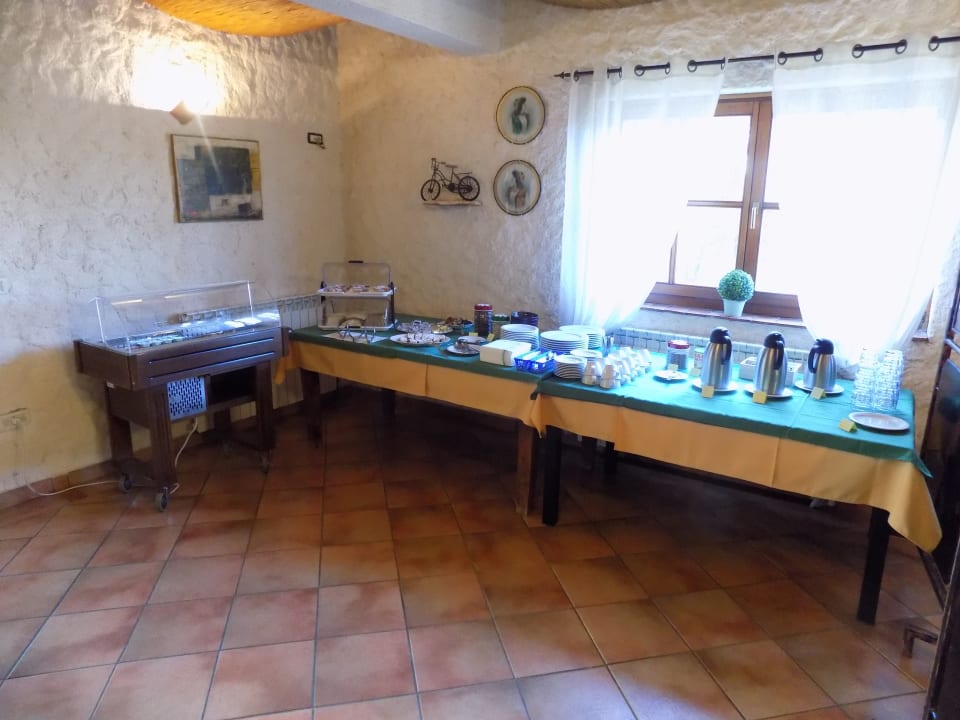 Restaurant Rooms and Apartment Feral