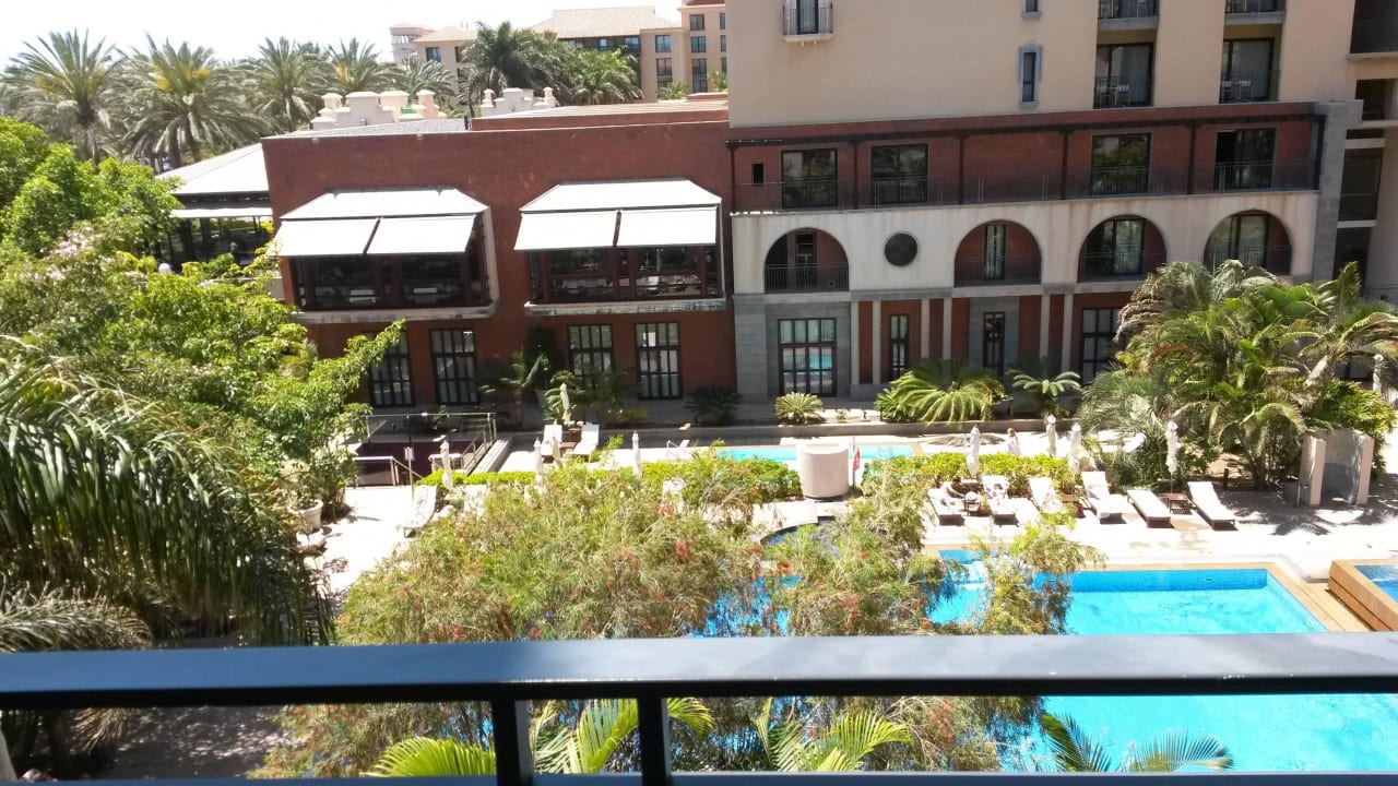 Blick in den Garten mit Pool Lopesan Costa Meloneras, Resort & Spa