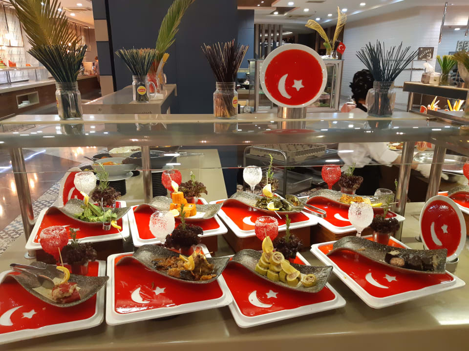 Gastro Saturn Palace Resort Hotel